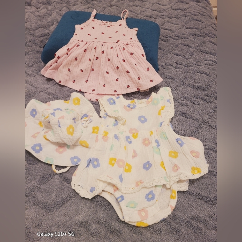 Jessica Simpson Pastel Floral Baby Outfit 3/6 Monts And Old Navy 6/12 Monts.